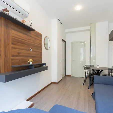 Appartamento Corso Venezia With Double Bathroom And Balcony