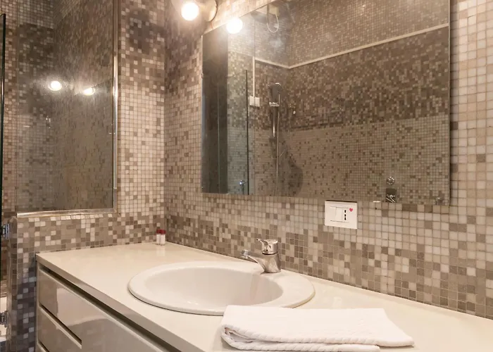 Corso Venezia With Double Bathroom And Balcony Appartamento *