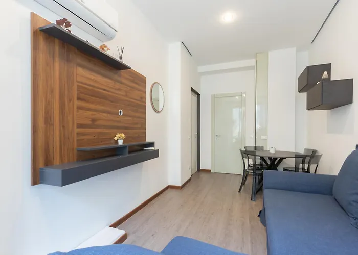 Appartamento Corso Venezia With Double Bathroom And Balcony